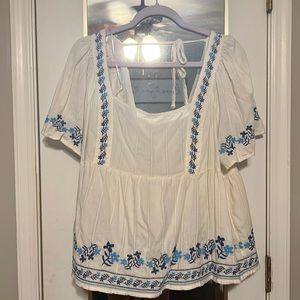 Beautiful embroidered blouse only tried on but never worn out